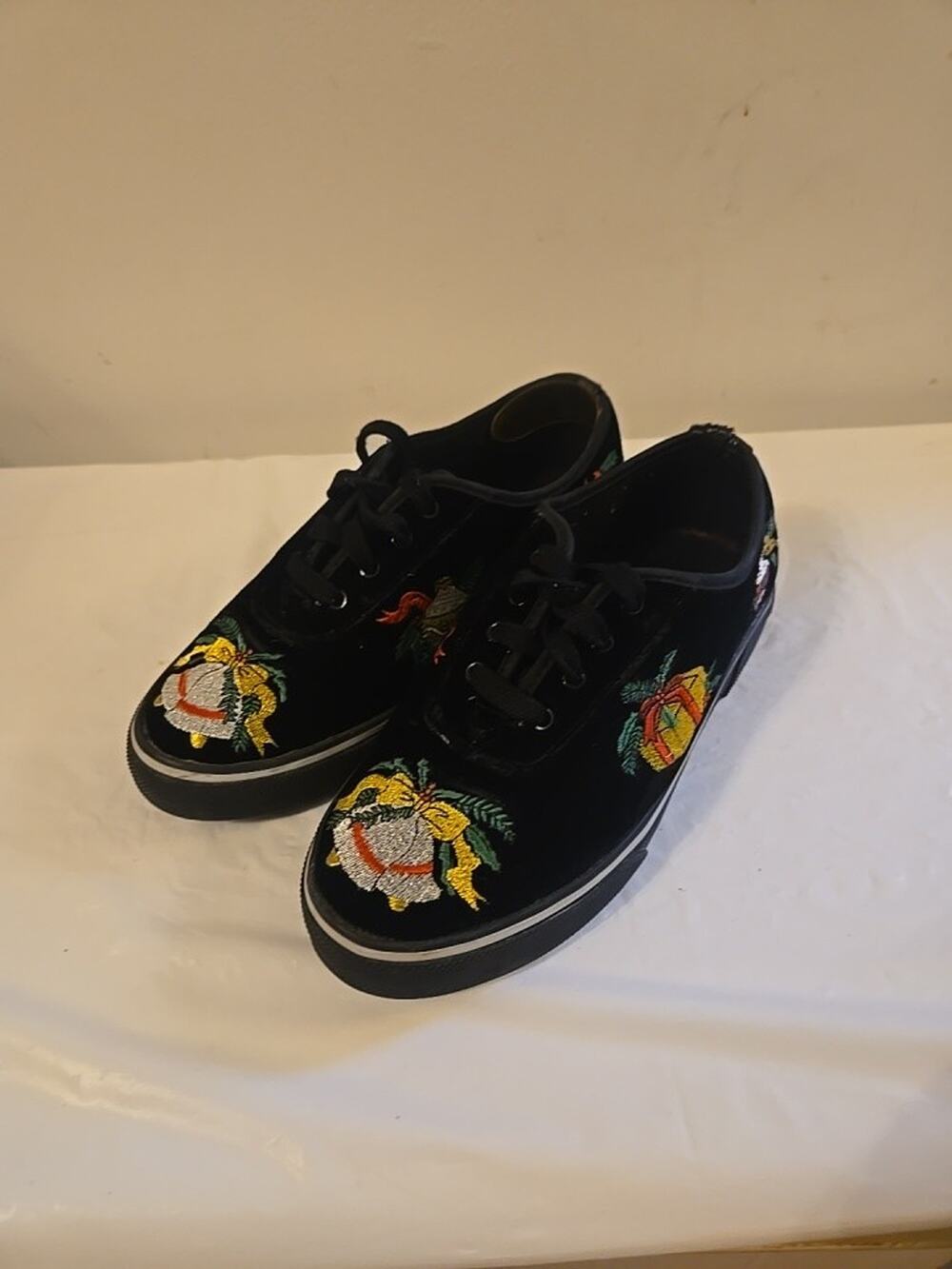Sebastiano Velvet Embroidered Shoes Womens Size 7